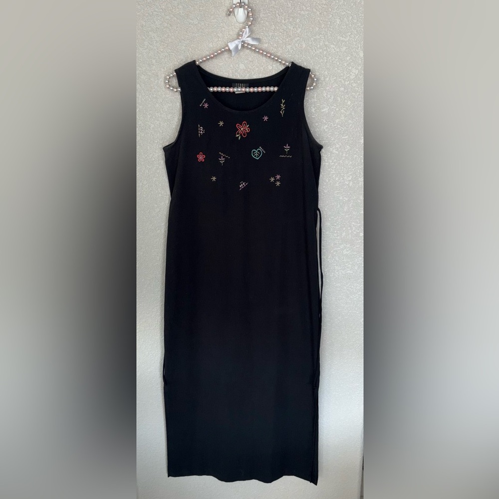 Vintage Embroidered Black Sleeveless Teddi Dressses Size Small Tie back optional